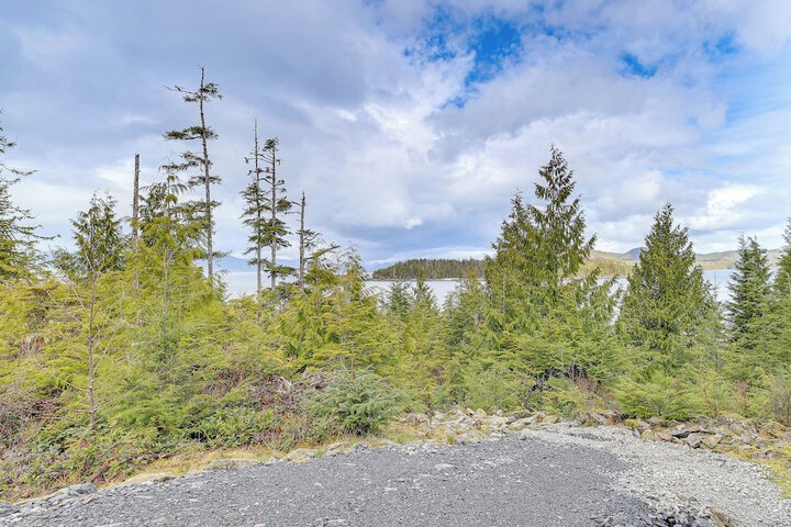Fish & Hike: Apartment w / Pool Table in Ketchikan!