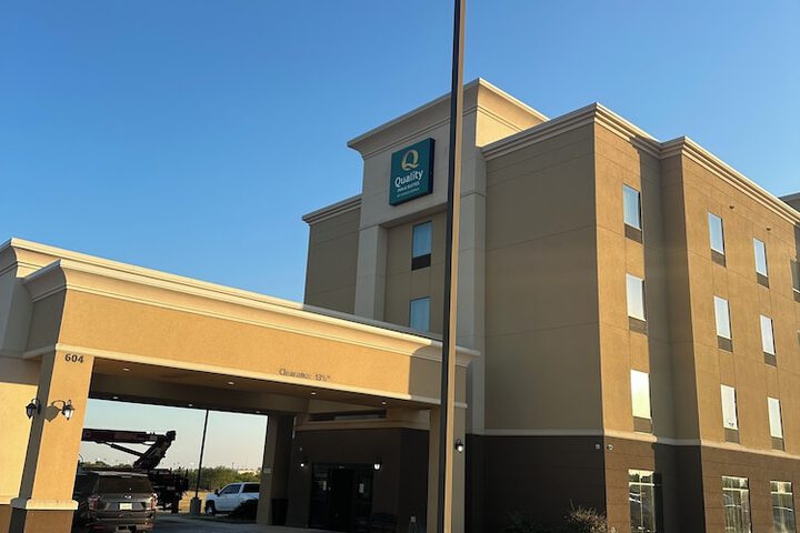 Quality Inn & Suites Pearsall
