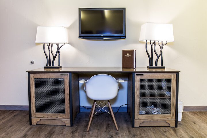 Fredericksburg Inn & Suites