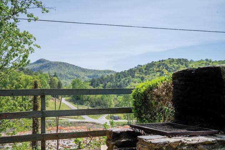 Mountain Aire Cottages Inn & Glamping
