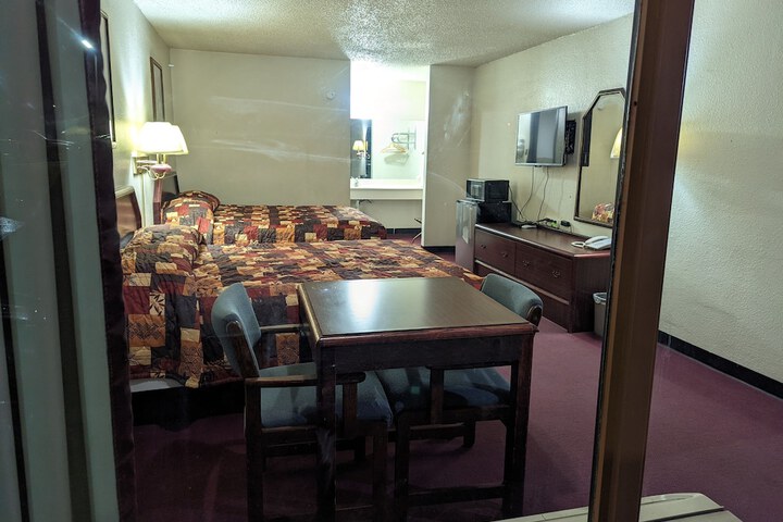 Room 14 of 16