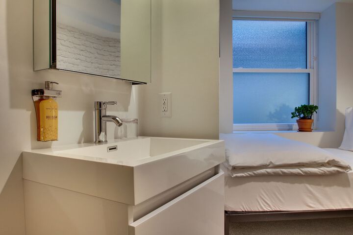 Room 34 of 111