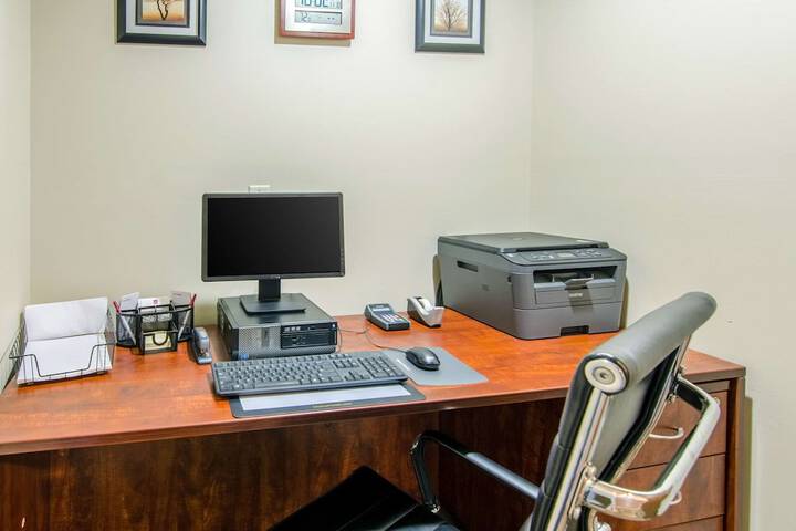 Business Center 28 of 28