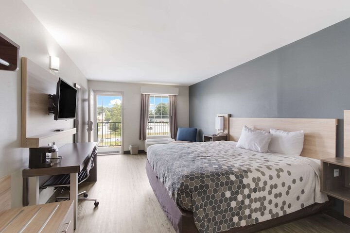 Room 9 of 22