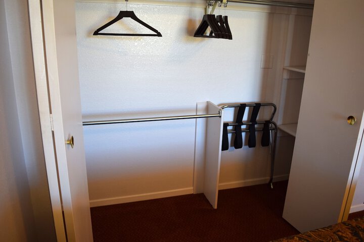 Room 21 of 37