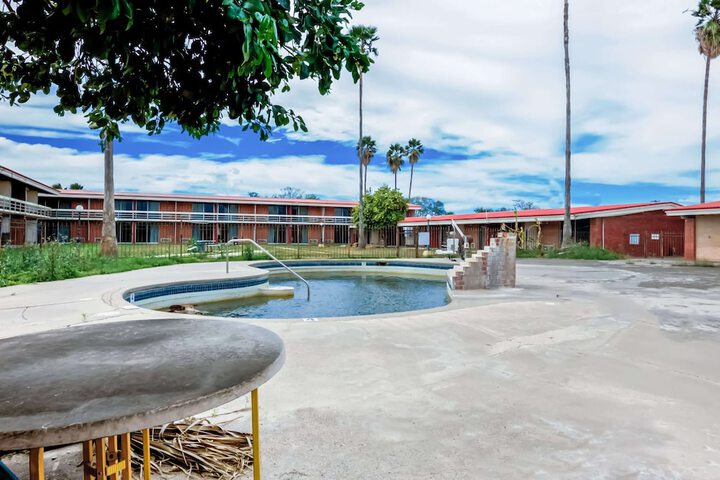 Pool 4 of 25