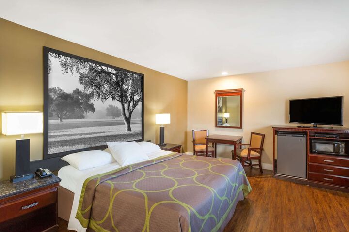 Room 14 of 15