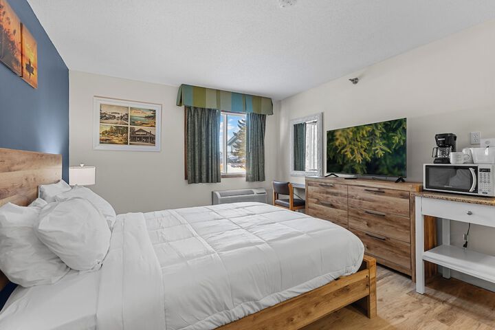 Nisswa Hotel and Suites