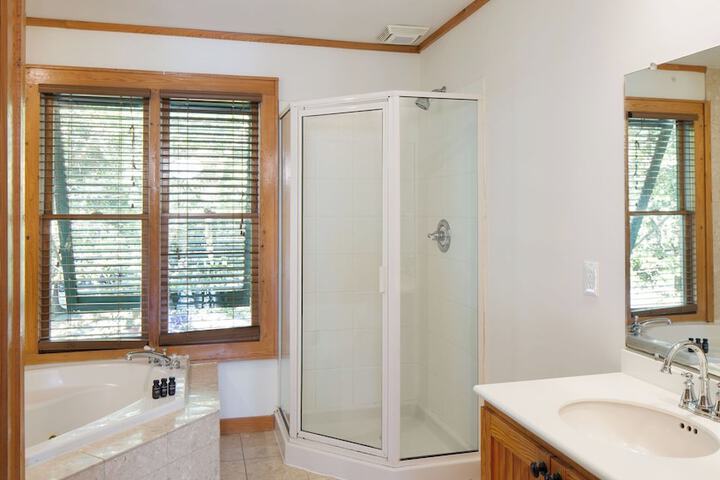 Raven by Avantstay Entertainers Dream w / Pool Hot Tub, Game Room! 9 Brs!