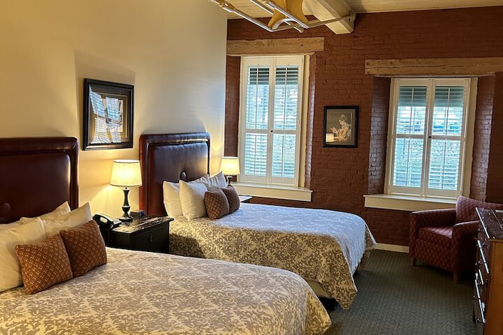 Room 8 of 128