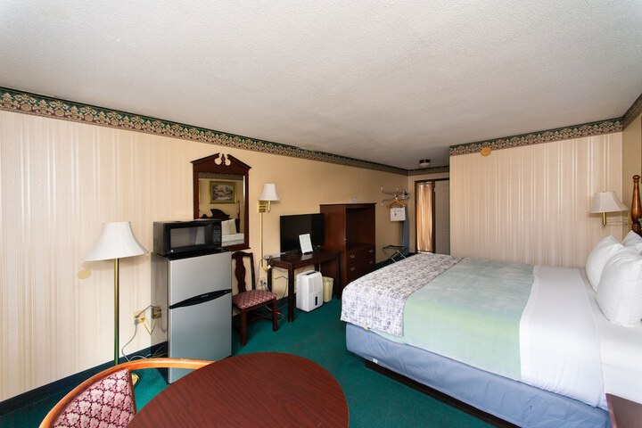 Room 27 of 34