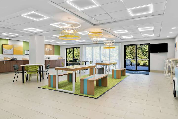 Spark by Hilton Tupelo