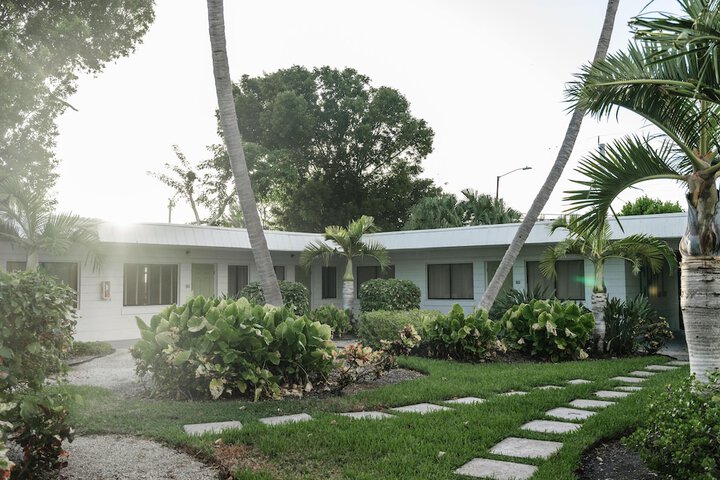 Hotel Exterior 68 of 77