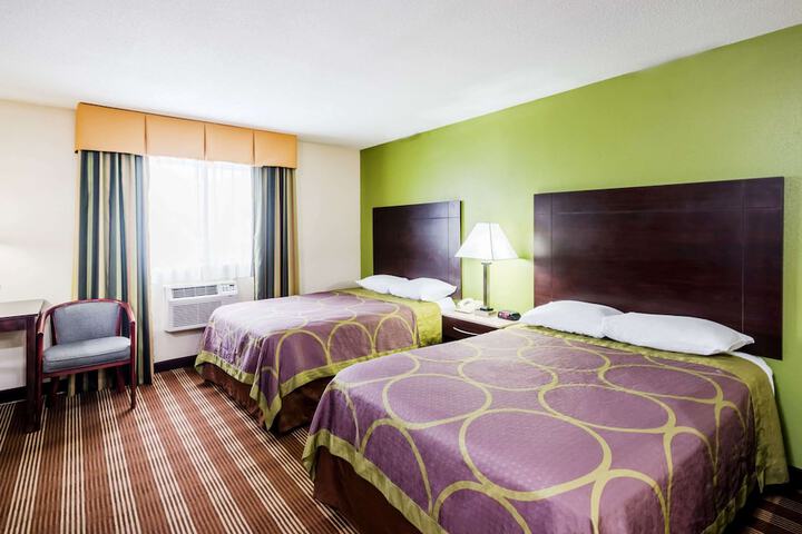 Room 9 of 32