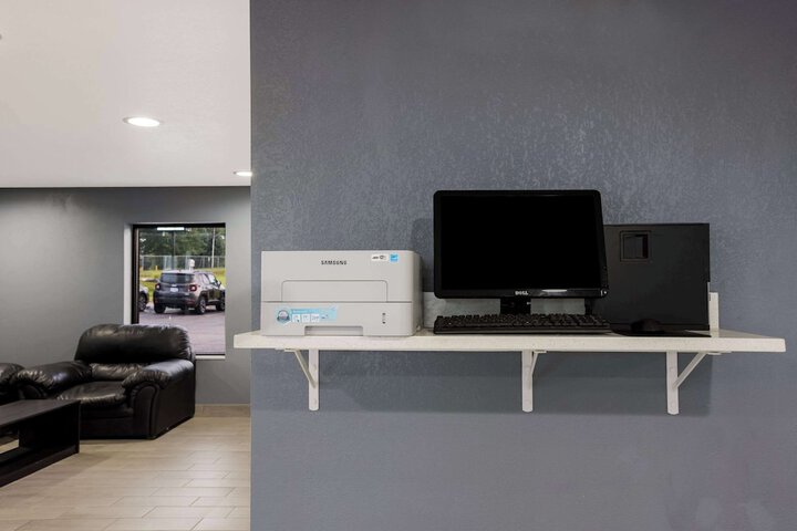 Business Center 36 of 36