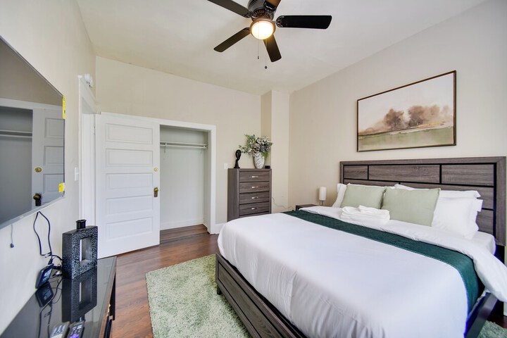 Waterfront Portsmouth Apt: 1 / 2 Mi to Dtwn & Ferry