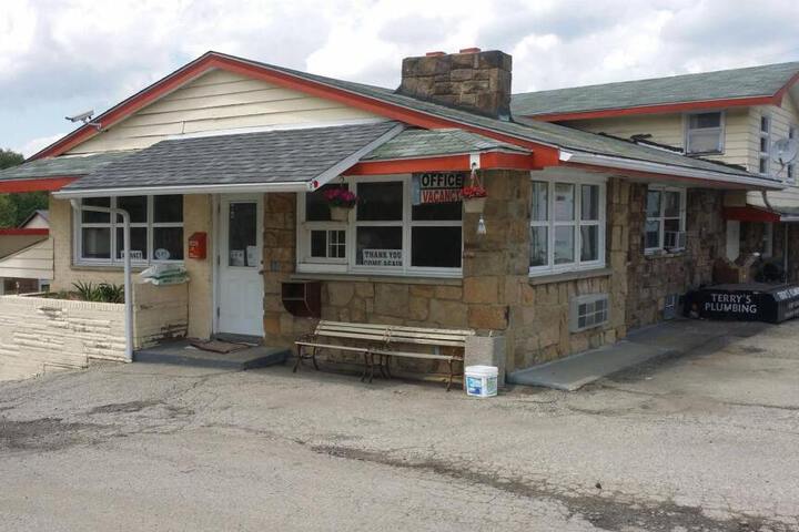 HUNTINGDON INN