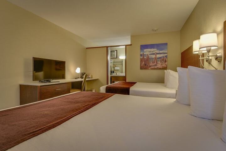 Room 10 of 32