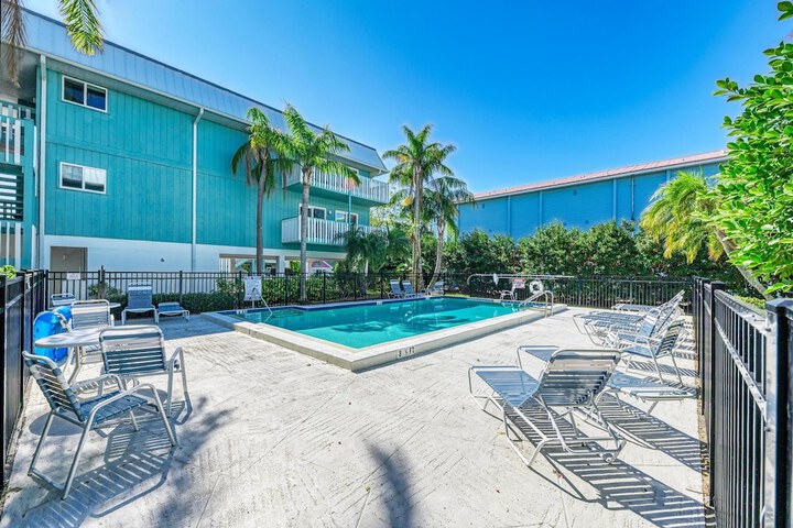 Anna Maria Island Beach Palms 5B