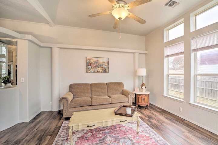 Eufaula Escape w / Deck - Steps to Lake!