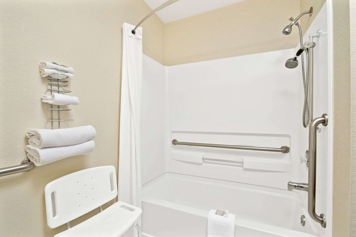 Room 11 of 27