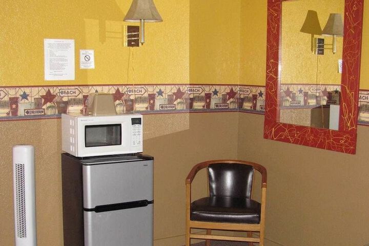 Earth Inn Motel