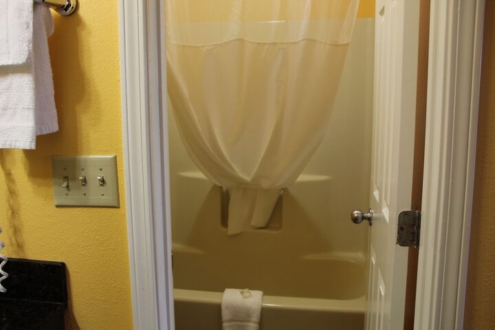Room 18 of 27