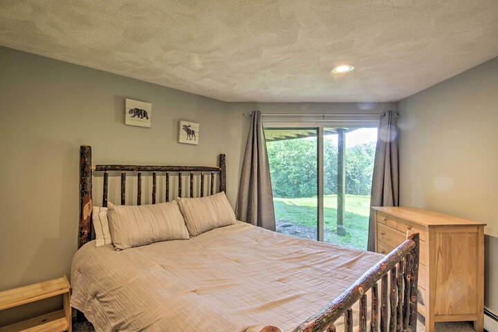 Bartlett Condo w / Mtn-view Deck 1 Mi to Skiing!