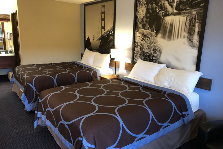 Super 8 by Wyndham Albany / Corvallis