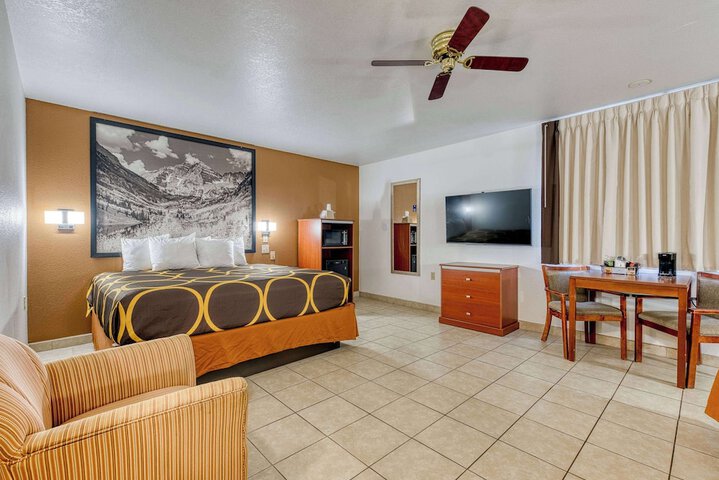 Super 8 by Wyndham Alamosa