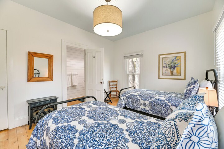 Spacious Naples Vacation Rental w / Private Hot Tub