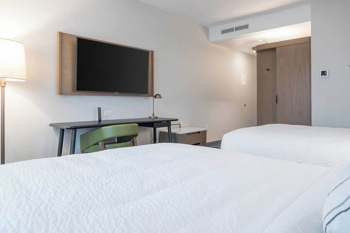Room 28 of 47