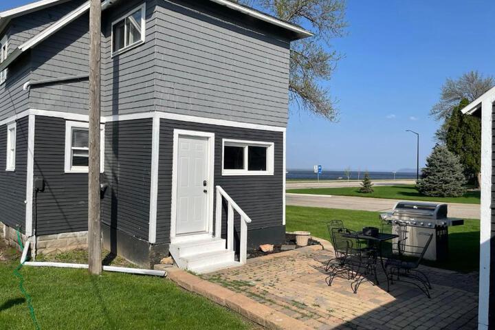 3 Bedroom House with Lake Pepin views with access to shared pool