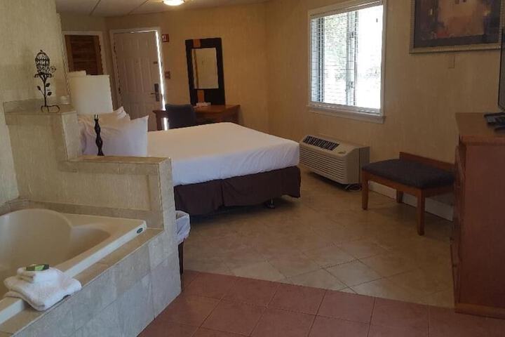 Room 9 of 33