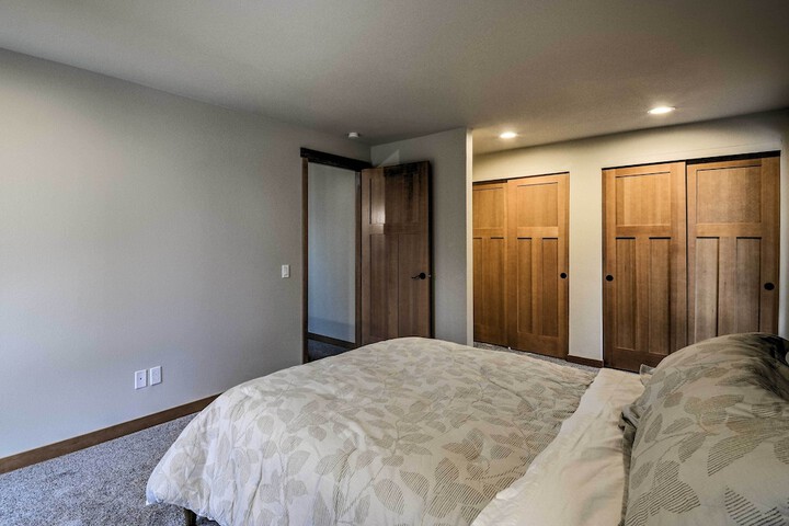 Luxurious Tacoma Retreat w / Quartz Countertops!