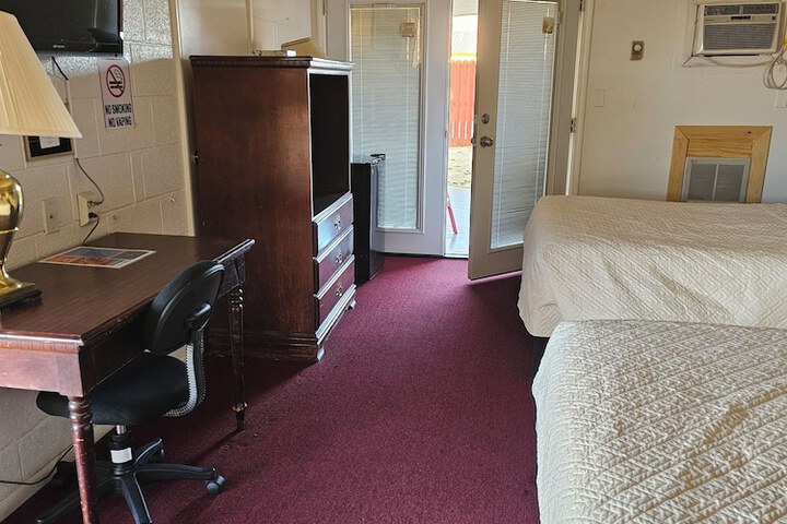 Room 9 of 38