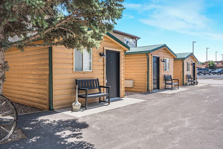 Hansen Inn and Cabins