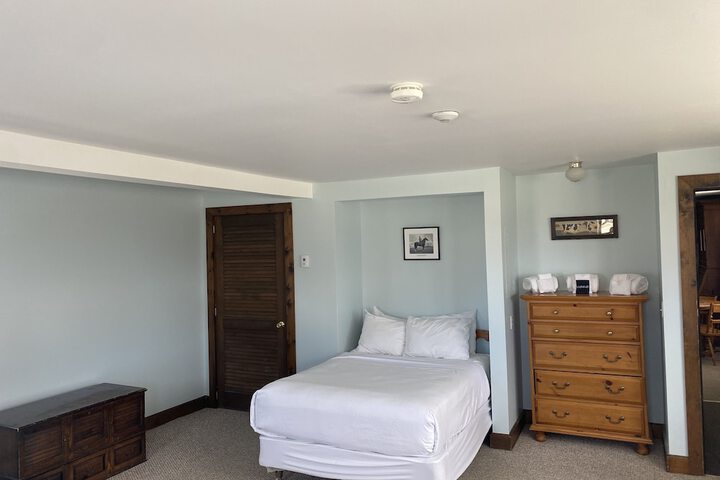 Room 80 of 294