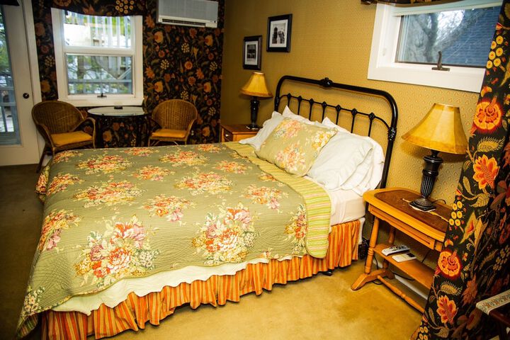 Room 10 of 42