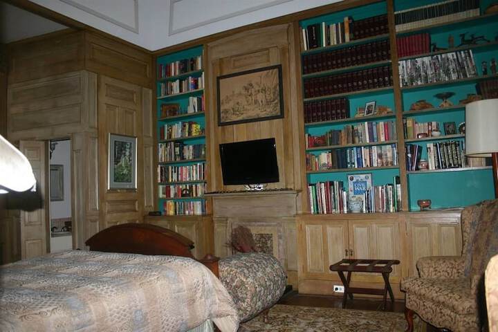 Room 45 of 109