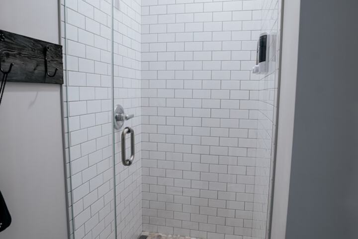 Room 33 of 60