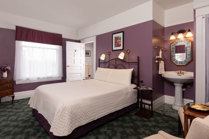Room 4 of 25