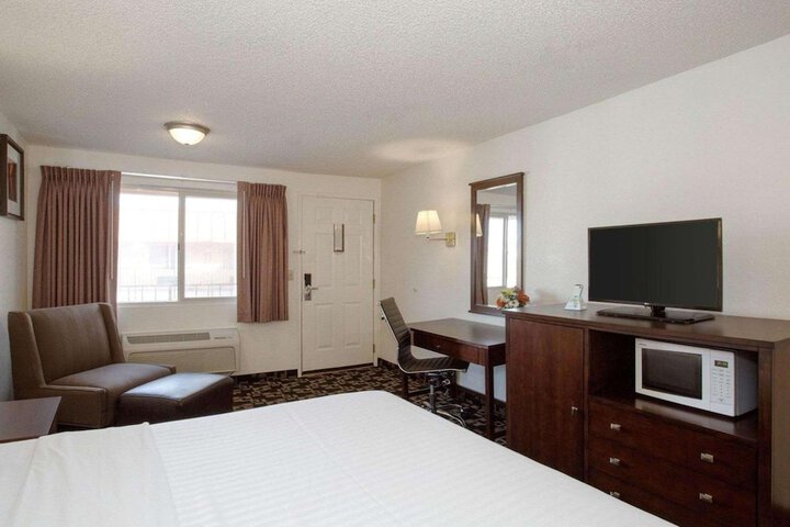 Room 13 of 40