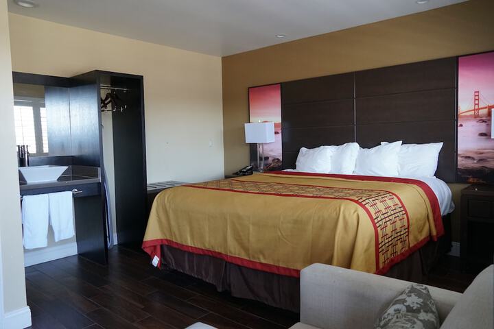 Room 33 of 37