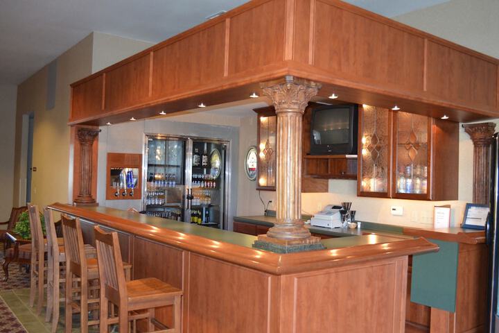 Lounge 20 of 24