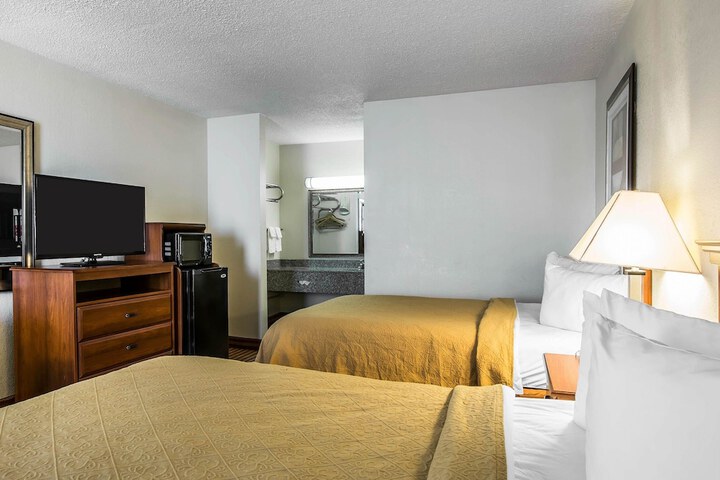 Room 11 of 36