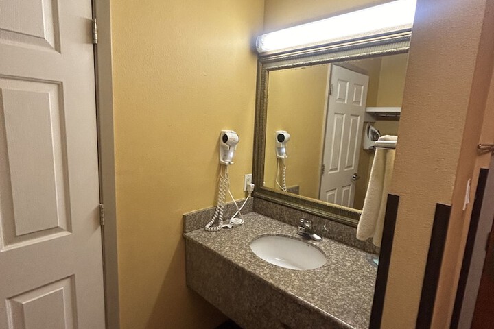 Room 17 of 37