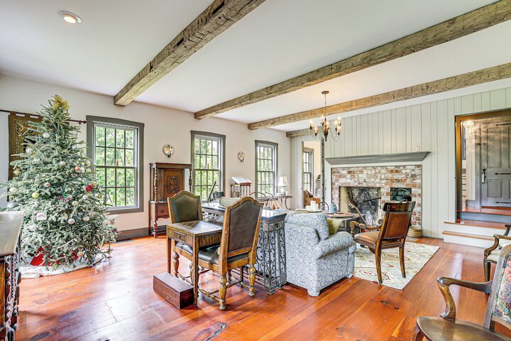 Spacious & Historic Cabin in New Haven w / Pond!