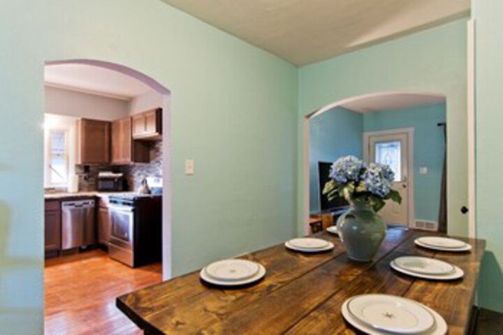 Amazing 5 Bedroom Downtown Ferndale House