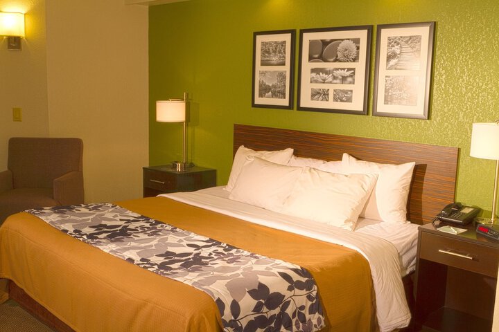 Room 27 of 51